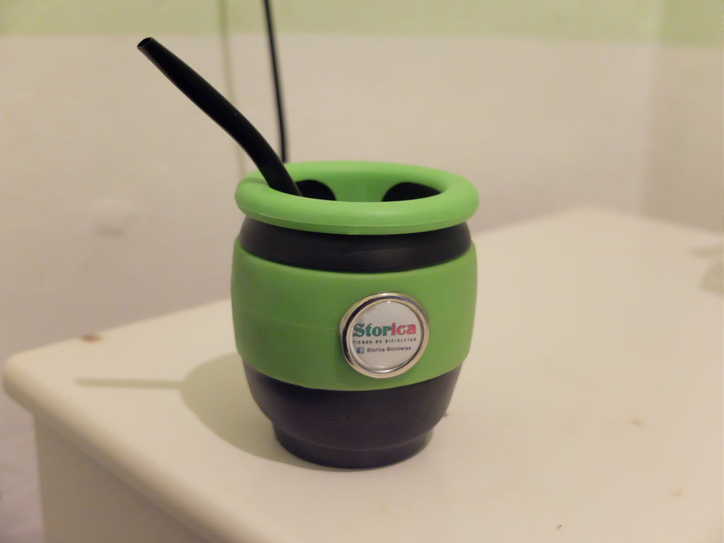 Mate cup with logo