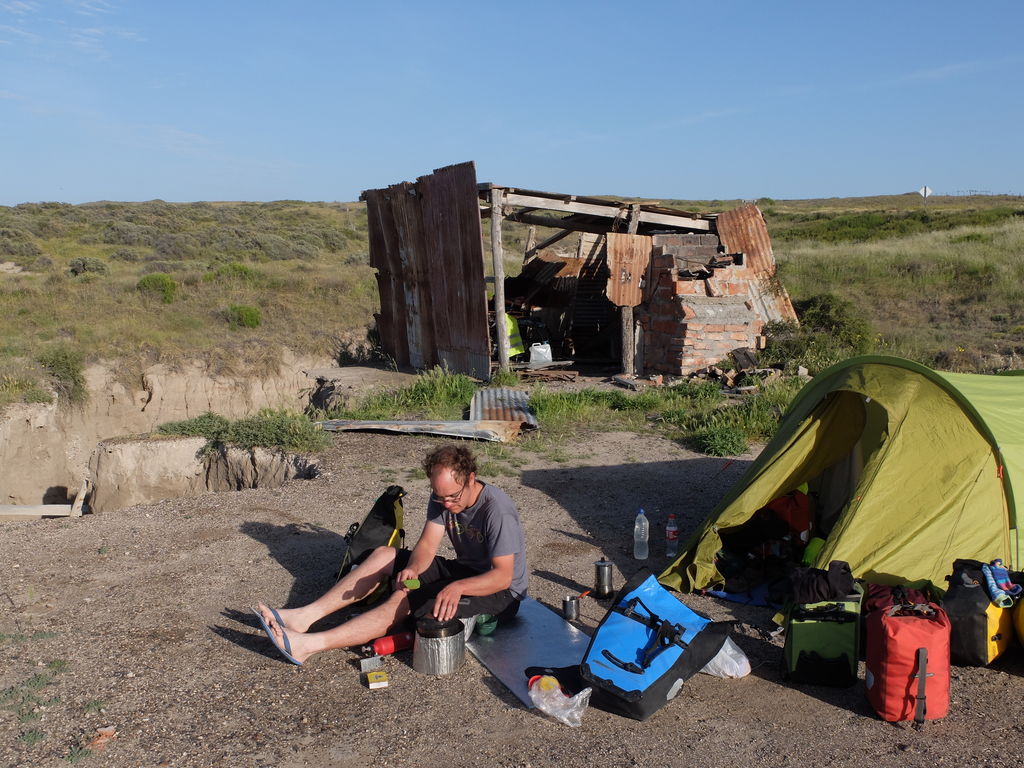 Cabaña and tent pitched as alternative sleeping option